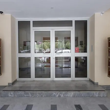 度假居 Air-conditioned With Furnished Terrace & Parking Rated 3 Stars *