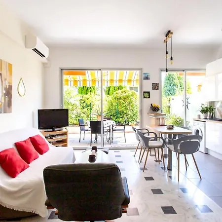 度假居 Air-conditioned With Furnished Terrace & Parking Rated 3 Stars